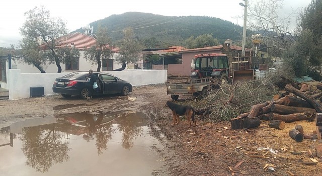 Milas Pınarcık Mahallesi sakinlerinin yol isyanı
