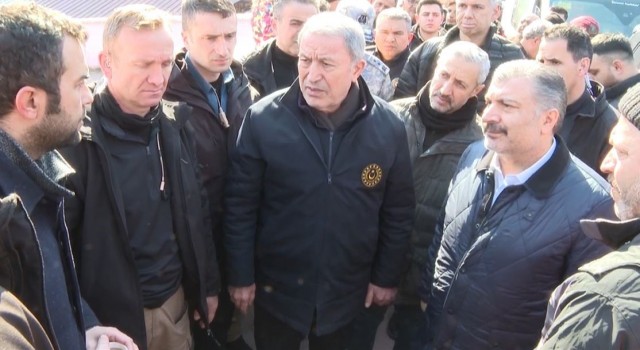 Milli Savunma Bakanı Akar ve Sağlık Bakanı Kocadan Hatay kent merkezinde inceleme