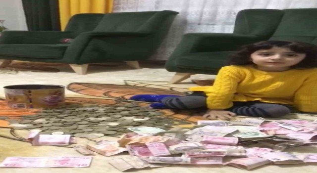 Minik Arin kumbarasını depremzedeler için bağışladı