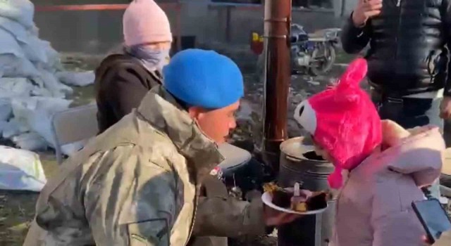 Minik Ayşegüle Mehmetçikten özel doğum günü kutlaması