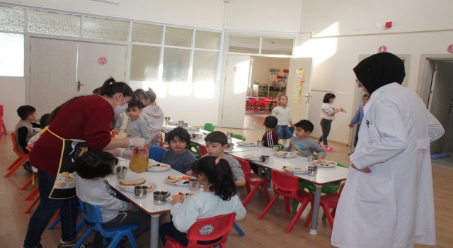 Minikler ücretsiz yemekle buluştu