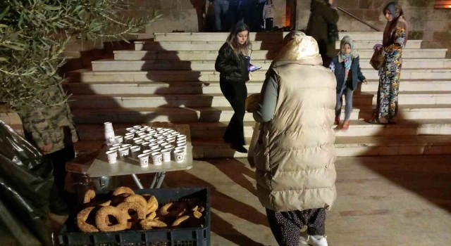 Miraç Kandilinde vatandaşa kandil simidi dağıtıldı