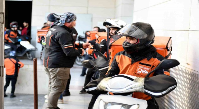 Motokuryeler, deprem bölgesinde insani yardımları ulaştıracak