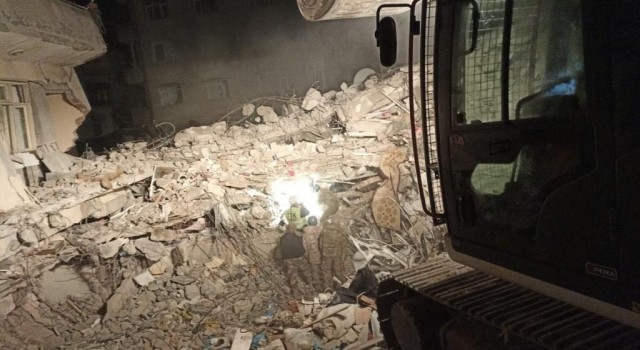 MSB: 2nci Kolordu İstihkam Alayı arama faaliyetine aydınlatmalı olarak devam ediyor