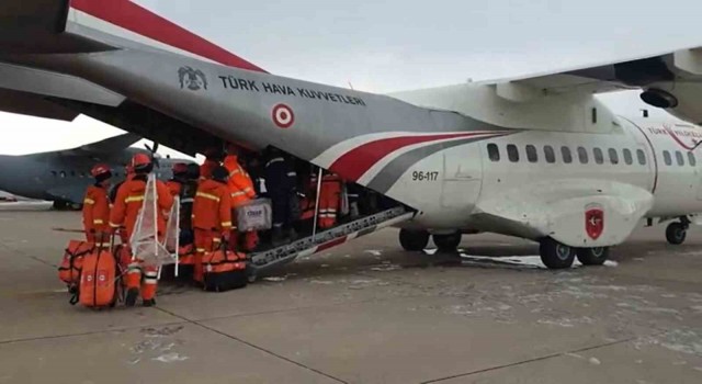 MSB: Hava Kuvvetlerimize ait uçaklar, Ankaradan Adanaya AKUT ekiplerinin ulaşımını sağladı