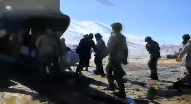 MSB: “Kara Kuvvetlerimize ait helikopterlerle Adıyamanın köylerine yardım malzemelerini ulaştırmayı sürdürüyoruz”