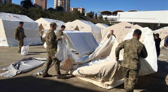 MSB: “Mehmetçiklerimiz çadır kurma faaliyetlerine devam ediyor”