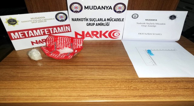 Mudanyada uyuşturucu bulunduran 2 kişi yakalandı