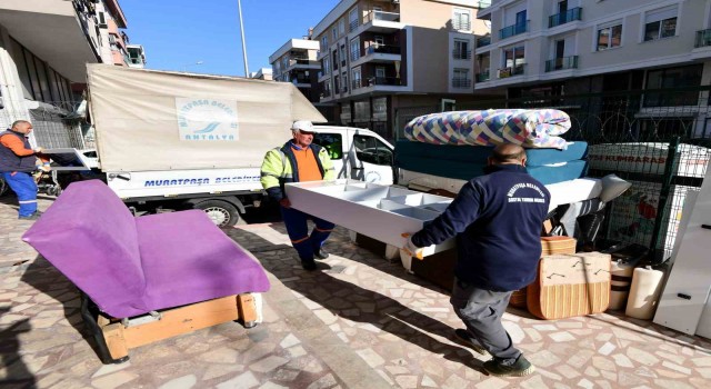 Muratpaşada depremzedeler için ev eşyası yardım kampanyası