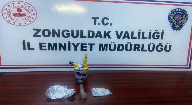Narkotik uygulamasında yakayı ele verdiler