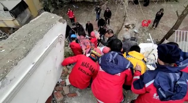 Nas-Sar ekibi 5 günde 40 kişiyi enkazdan çıkardı