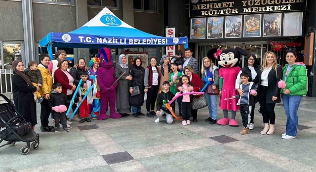 Nazillide depremzede çocuklar ile kucaklaştılar