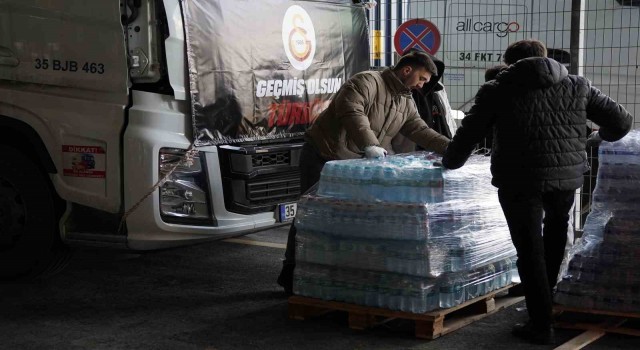 Nef Stadyumunda yardım çalışmaları devam ediyor