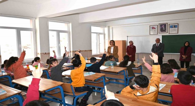 Nevşehirde bin 247 depremzede çocuk ders başı yaptı
