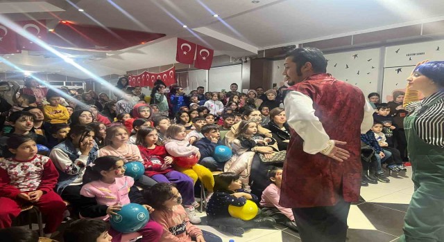 Nevşehirdeki depremzede çocuklar tiyatro oyunu izledi