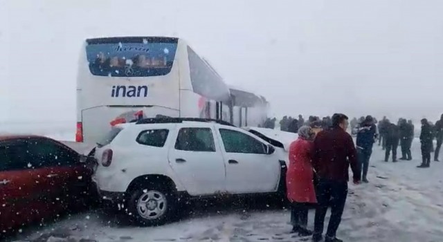 Niğde Otoyolunda zincirleme trafik kazası