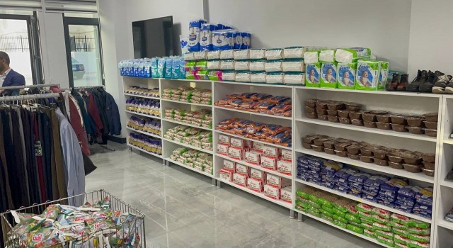 Niğdede sosyal market depremzedeler için hizmet veriyor