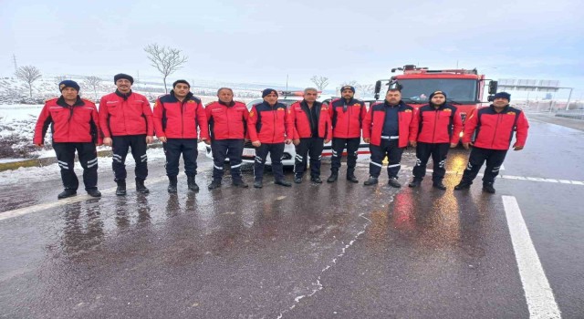 Niğdeden deprem bölgesine ekipler gönderildi