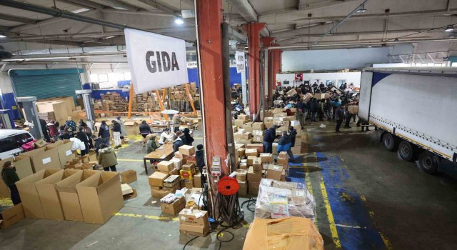 Nilüferden deprem bölgesine 150 tır gitti