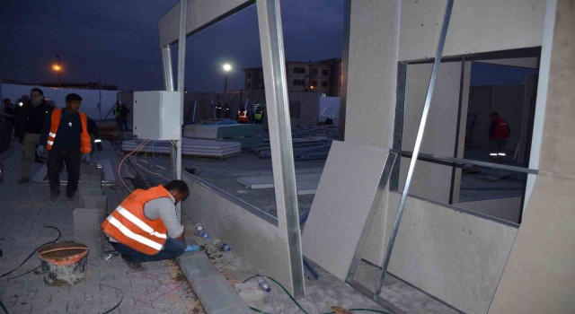 Nurdağında depremzedeler için barınma çalışmaları devam ediyor