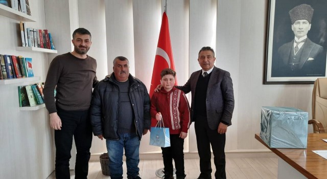 Öğrencilerden deprem bölgesine yardım kolisi