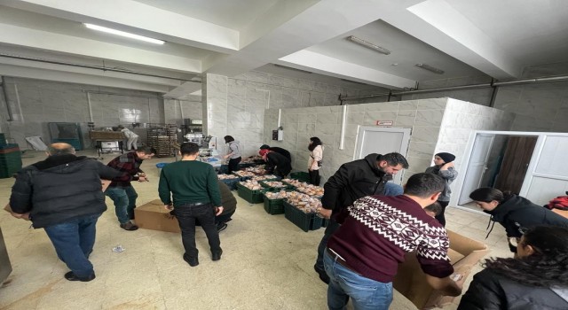 Öğretmenler Gaziantepteki arama kurtarma çalışmalarına destek veriyor
