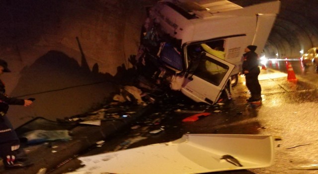 Orduda tünel içerisinde tır kazası: 1 yaralı