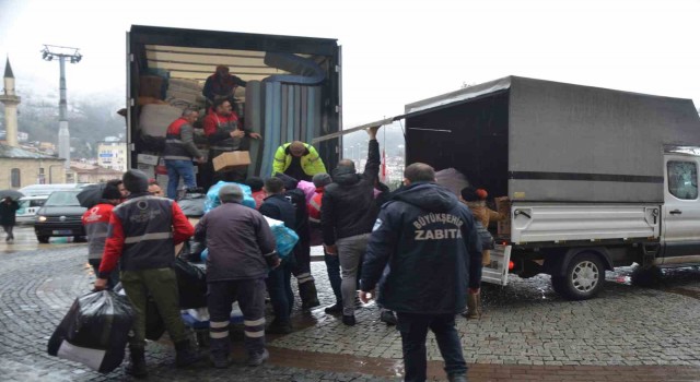 Ordudan deprem bölgelerine yardımlar sürüyor