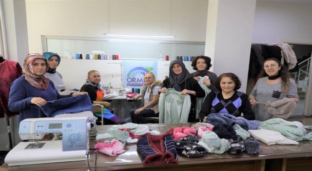 Ordulu kadın kursiyerler, depremzedeler için üretime geçti