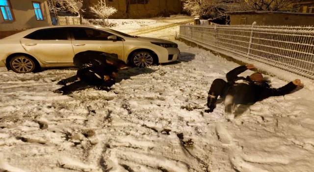 Osmaneliye yılın ilk karı yağdı