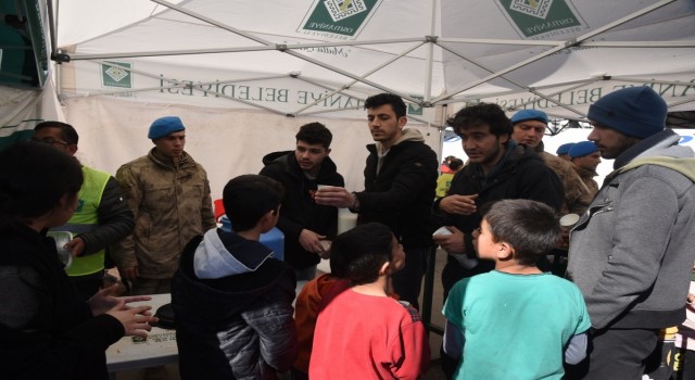 Osmaniyede depremin yaraları sarılıyor