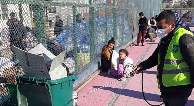 Osmaniye'de Çadır kentler ilaçlanıp dezenfekte ediliyor