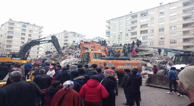 Osmaniyede çöken 3 blokta bir kişi kurtarıldı
