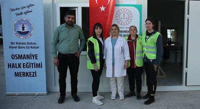 Osmaniye’de gönüllü usta öğretici ve öğrenciler depremzedelere kuaförlük hizmeti veriyor
