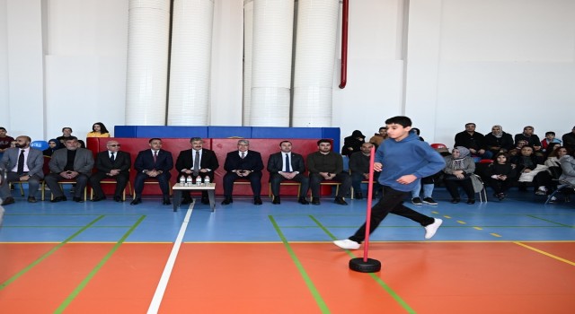 Osmaniyede yetenekli sporculara malzeme dağıtıldı