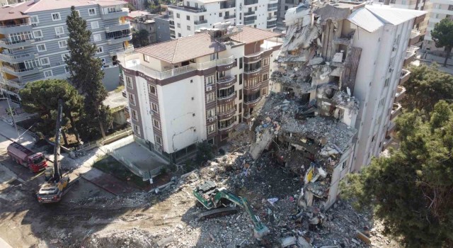 Osmaniyede yıkıcı depremin izleri siliniyor