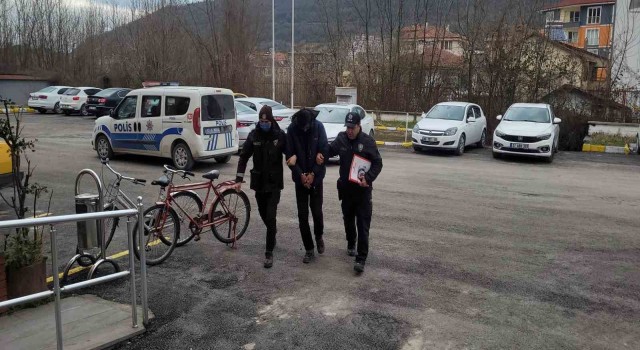 Oto teyp hırsızı parmak izinden yakalandı