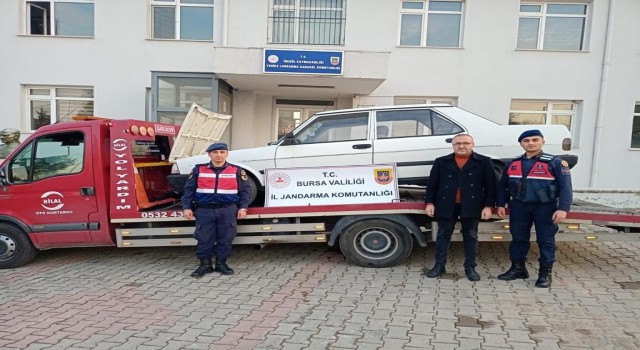 Otomobili çekiciye yükleyip çaldı