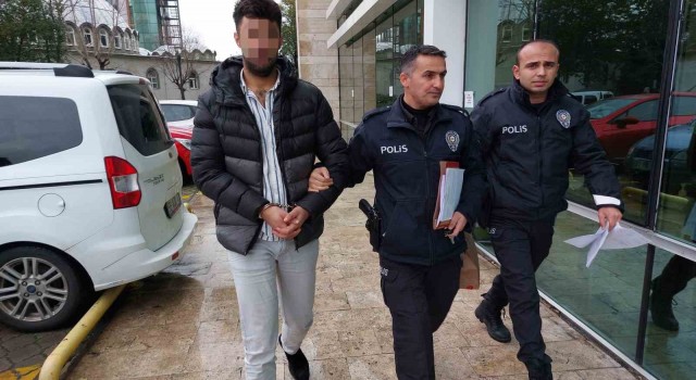 Otomobilin içinde kazayla eniştesini vurdu