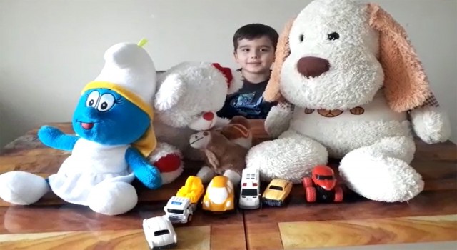 Oyuncaklarını depremzede arkadaşlarına gönderdiler