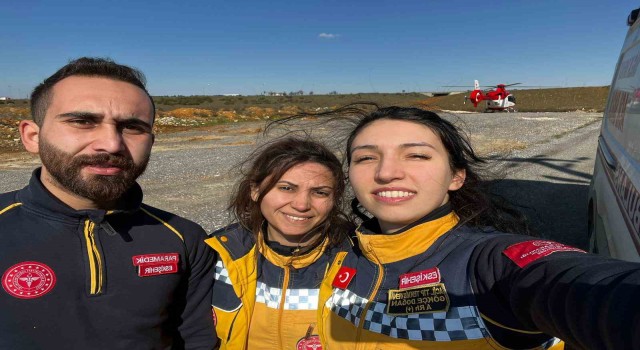 (Özel) 130 saat sonra ailesiyle enkazdan çıktı, ambulanstaki sözleri herkesi ağlattı