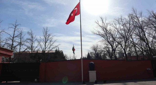 Pekinde yaşayan vatandaşlar büyükelçilikte taziye defterini imzaladı