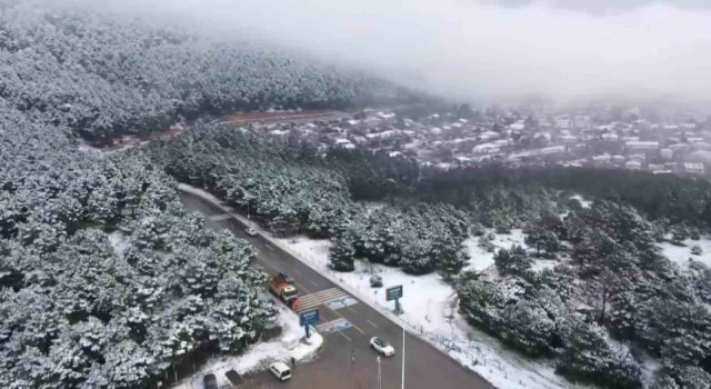 Pendikte Aydos Ormanında kar manzarası havadan görüntülendi