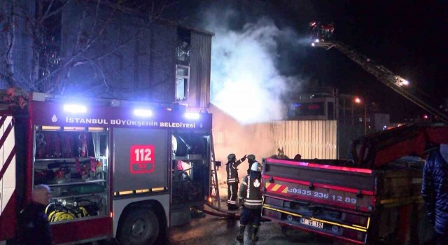 Pendikte korkutan fabrika yangını
