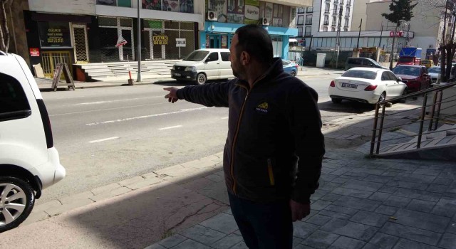Pendikte yolun karşısına geçen kadına motosikletin çarptığı anlar kamerada