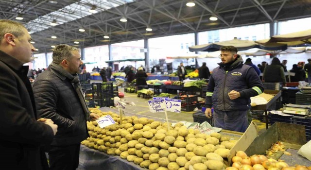 Pursaklar Belediye Başkanı Çetinden pazar esnafına ziyaret