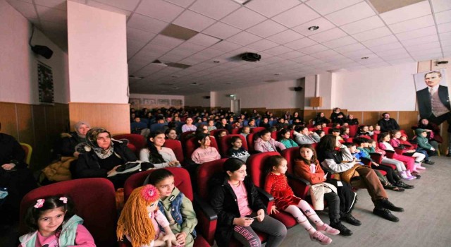Pursaklarda çocuklar yarıyıl tatilinde doyasıya eğleniyor
