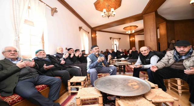 Pursaklarda eller depremzedeler için semaya kalktı