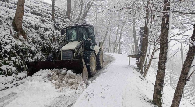 Rizede kar yağışından ötürü 26 köy yolu ulaşıma kapandı