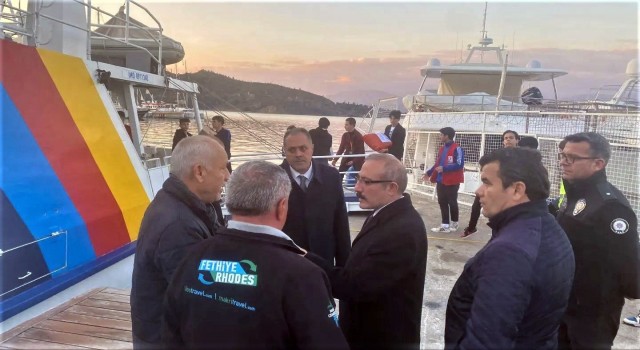 Rodos Adasından gönderilen yardımları Kaymakam Karaman karşıladı